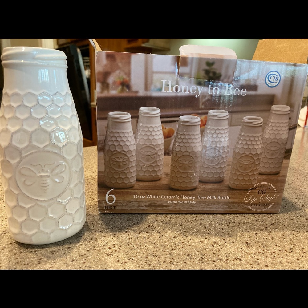 Bee Theme Milk Vase Set